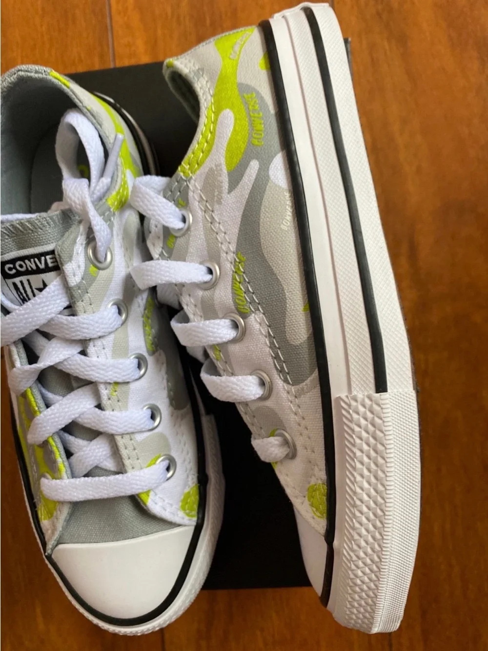 New boys girls Sz 13 Converse Low Top Shoes - Gray & Neon Yellow Camo